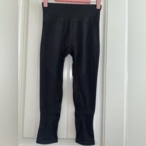 New✨Avocado Black Capri Leggings